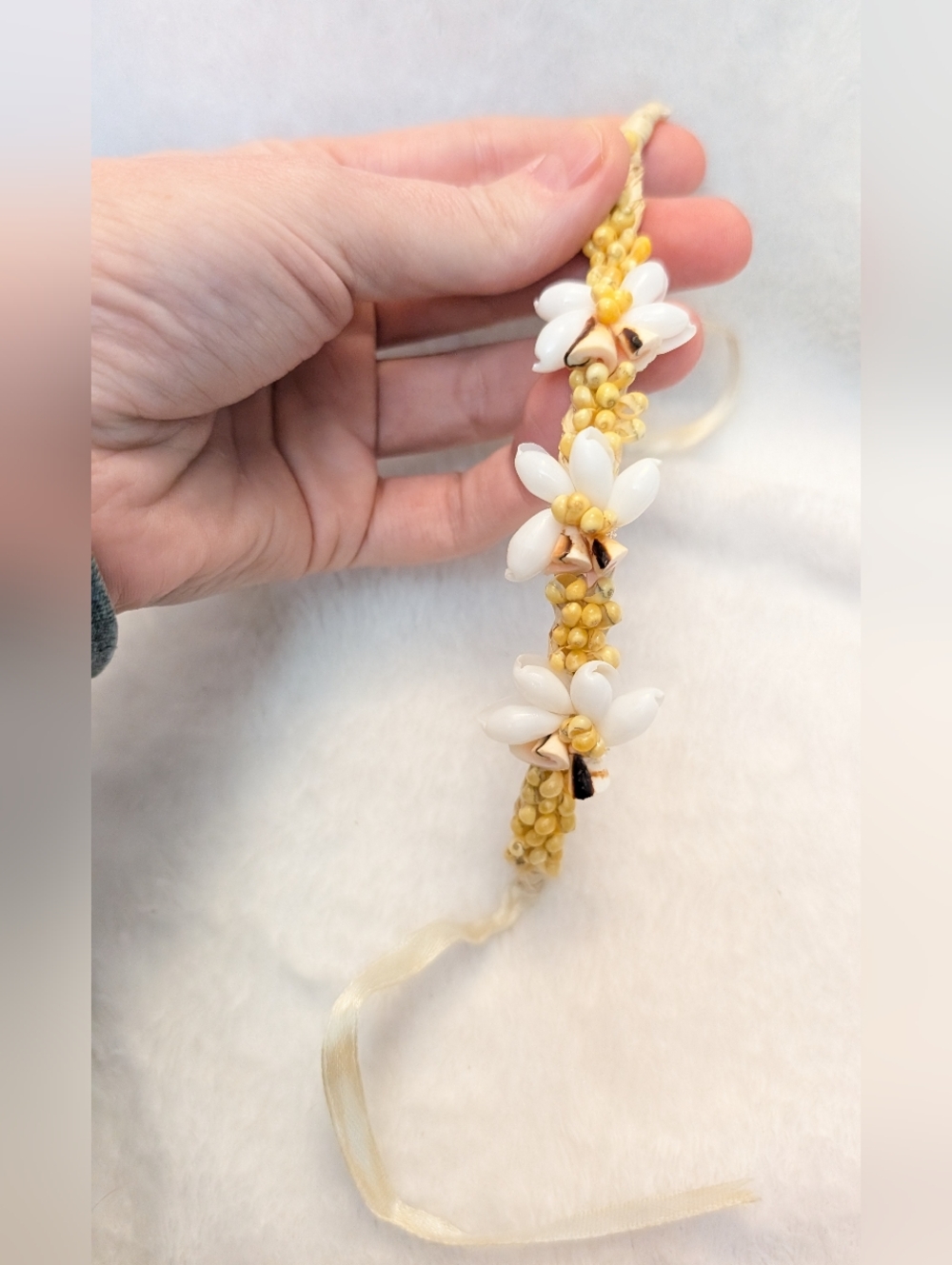 Hawaiian Bracelet handmade in Oahu shells and ribbon anklet - Picture 3 of 4